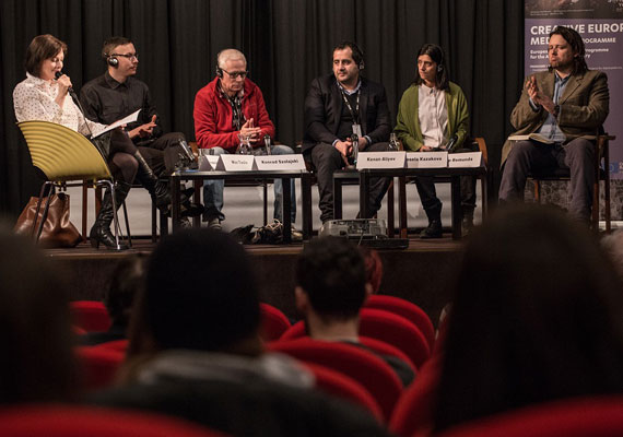 Praga acogió un debate sobre los riesgos de hacer cine documental y periodismo
